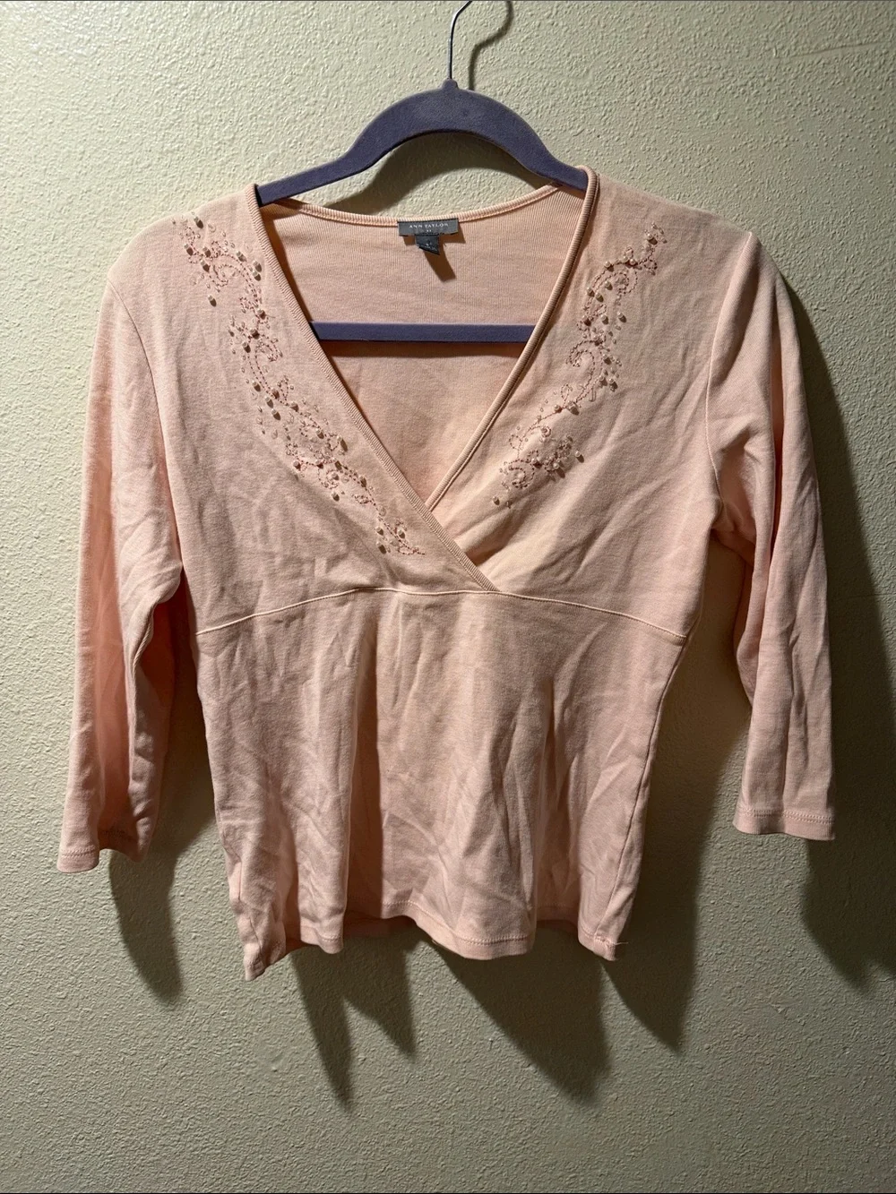 Ann Taylor Pink Embroidered V-Neck Women’s Top-EUC